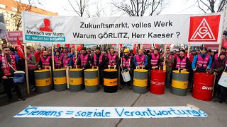 Μαζικές διαδηλώσεις κατά των απολύσεων στη Siemens