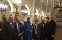 مسؤولان سعوديان يزوران كنيساً يهودياً في باريس