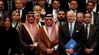 Oposição síria une-se para negociações de paz