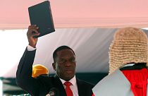 بالفيديو: إمرسون منانغاغوا يؤدي اليمين رئيسا لزيمبابوي خلفا لموغابي