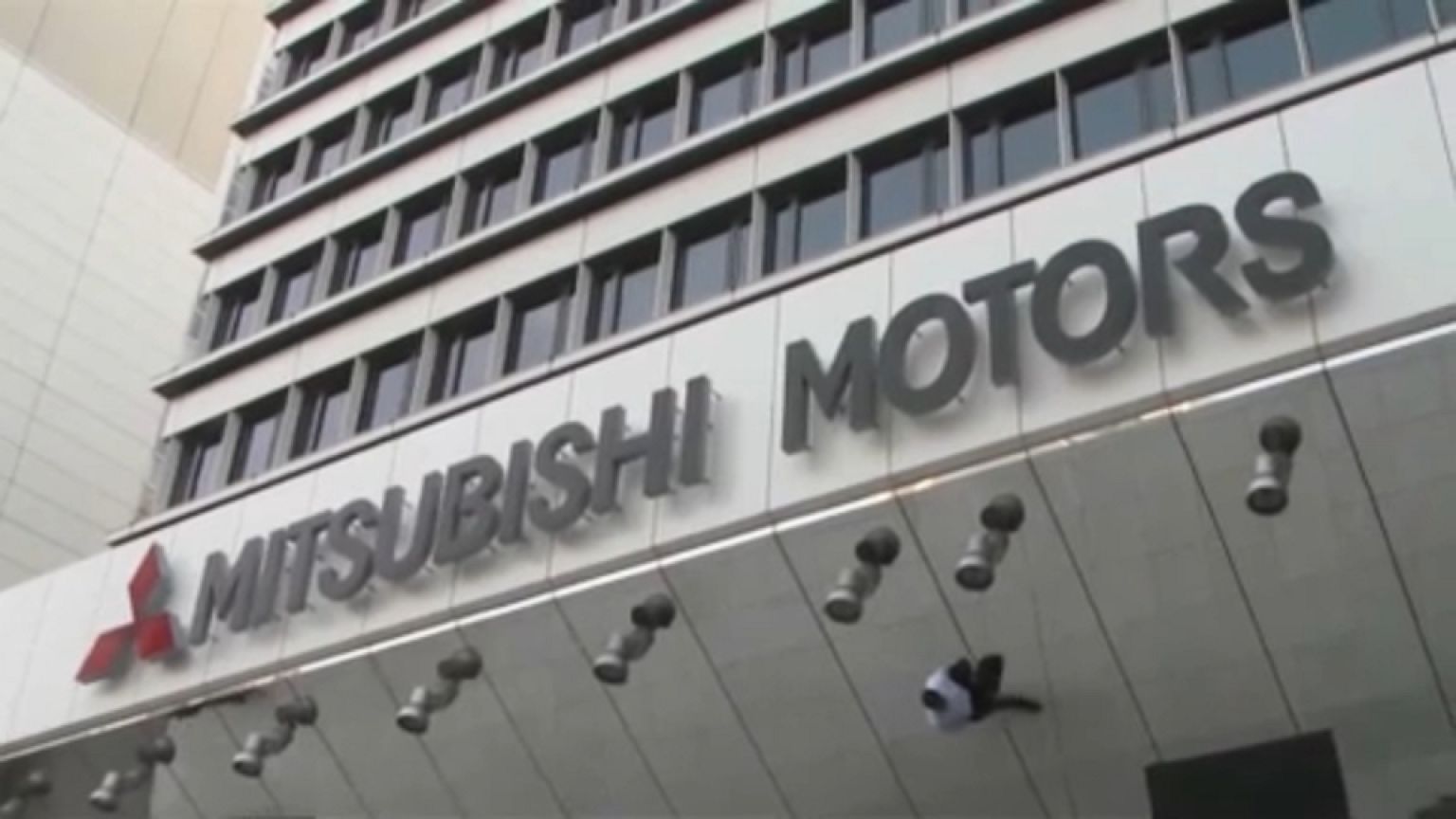 Zuhantak a Mitsubishi részvényei