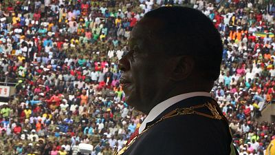 Mnangagwa intentará resucitar la economía de Zimbabue