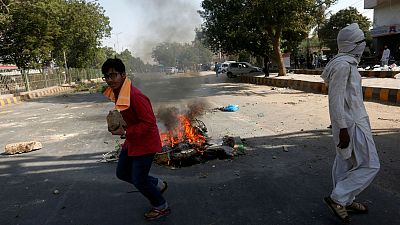 Pakistan polisi göstericilerle çatıştı
