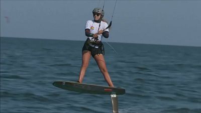 Weltmeisterliche Kitesurfer vor Oman