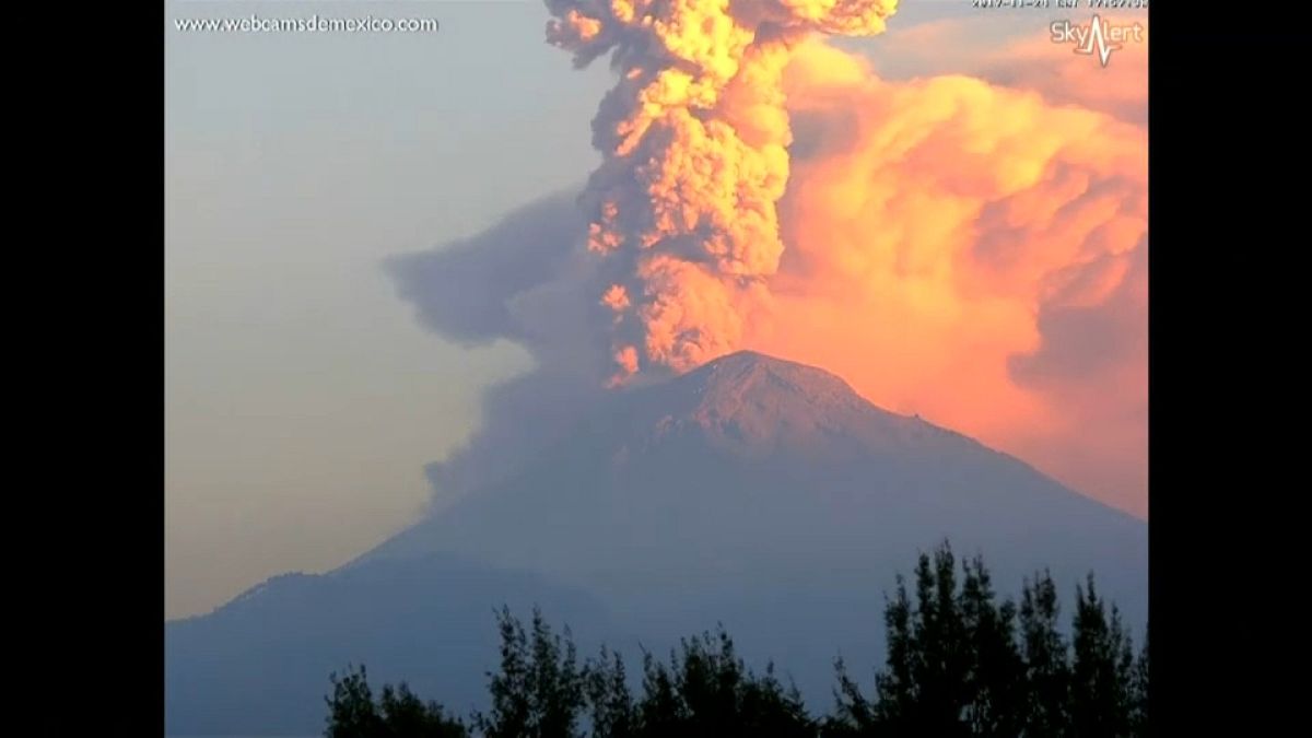 شاهد: مشاهد رائعة لانفجار بركان بالمكسيك
