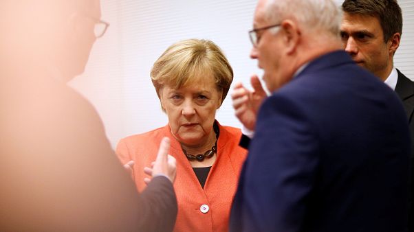 Merkel'den SPD ile ortaklığa yeşil ışık Merkel'den SPD ile ortaklığa yeşil ışık