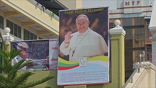 A pápa Mianmarba látogat