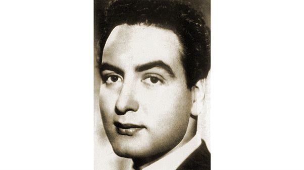 الجزائر تكرم محمد فوزي ملحن نشيد "قسما بالنازلات الماحقات" الجزائر تكرم محمد فوزي ملحن نشيد "قسما بالنازلات الماحقات"