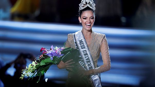 Güney Afrikalı Demi-Leigh Nel-Peters kainat güzeli seçildi Güney Afrikalı Demi-Leigh Nel-Peters kainat güzeli seçildi
