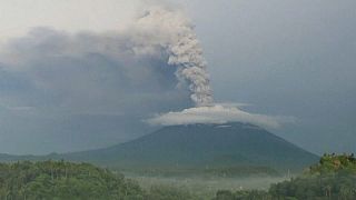 Turistler Bali adasında mahsur kaldı