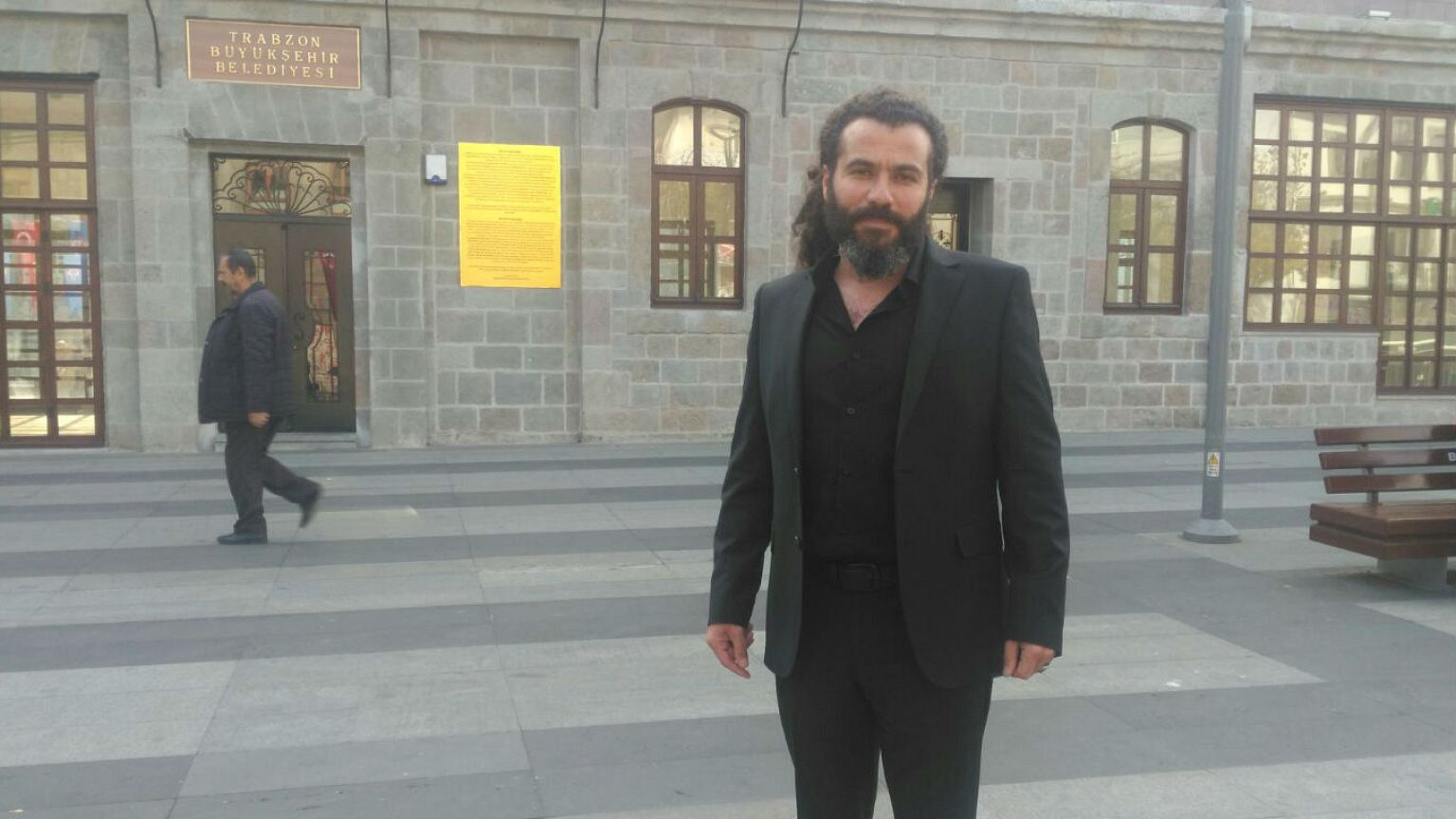 Trabzon Belediyesi'ne söz verilen şike anıtını sordu: Yer gösterin biz dikelim