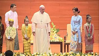 Papa Francis'ten Myanmar'da barış çağrısı