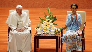 Ferenc pápa Aun Szang Szú Kjíval találkozott