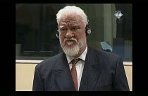 فرماندۀ جنگ داخلی بوسنی پس از سر کشیدن «زهر» در دادگاه لاهه، در بیمارستان جان باخت