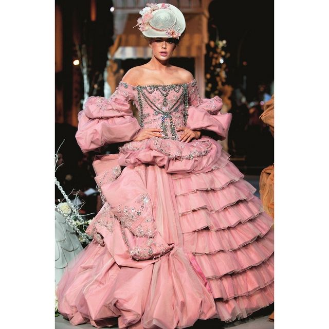 18th Century Fashion. Marie Antoinette & Haute Couture