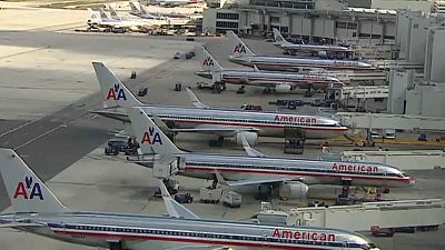 American Airlines - пилотам: все в отпуск!