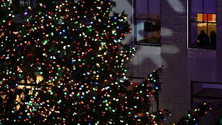 Felkapcsolták a manhattani óriás-karácsonyfa díszkivilágítását