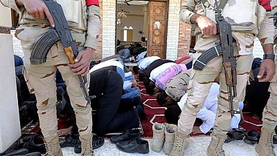 Egypte : foule de fidèles dans une mosquée une semaine après un massacre