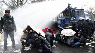 Proteste gegen AfD in Hannover: Wasserwerfer bei 0 Grad!