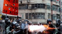 Image: Police officers fire tear gas as anti-extradition bill protesters de