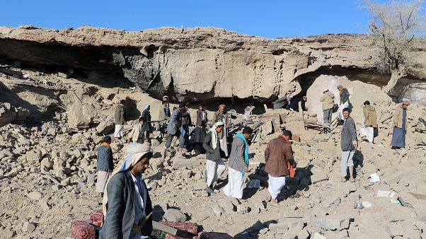 Yemen'de çatışmalar şiddetlendi: Onlarca ölü yüzlerce yaralı Yemen'de çatışmalar şiddetlendi: Onlarca ölü yüzlerce yaralı
