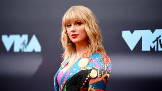 Image: Taylor Swift arrives at the MTV Video Music Awards in Newark, N.J., 