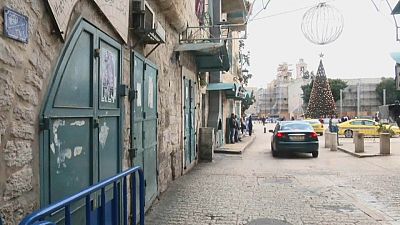 إضرابات شاملة في الضفة الغربية ومواجهات مع قوات الاحتلال