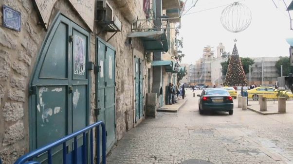 إضرابات شاملة في الضفة الغربية ومواجهات مع قوات الاحتلال إضرابات شاملة في الضفة الغربية ومواجهات مع قوات الاحتلال