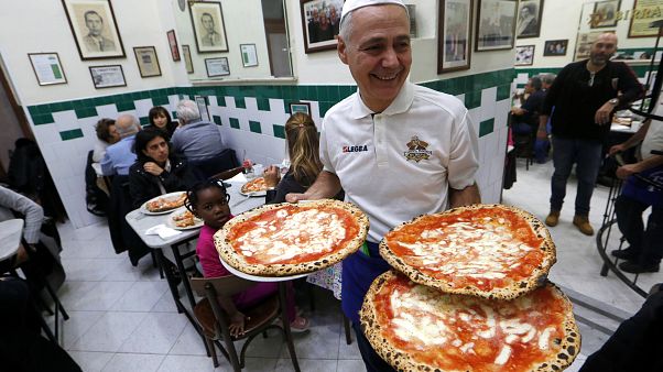 A nápolyi pizzát ünneplik A nápolyi pizzát ünneplik
