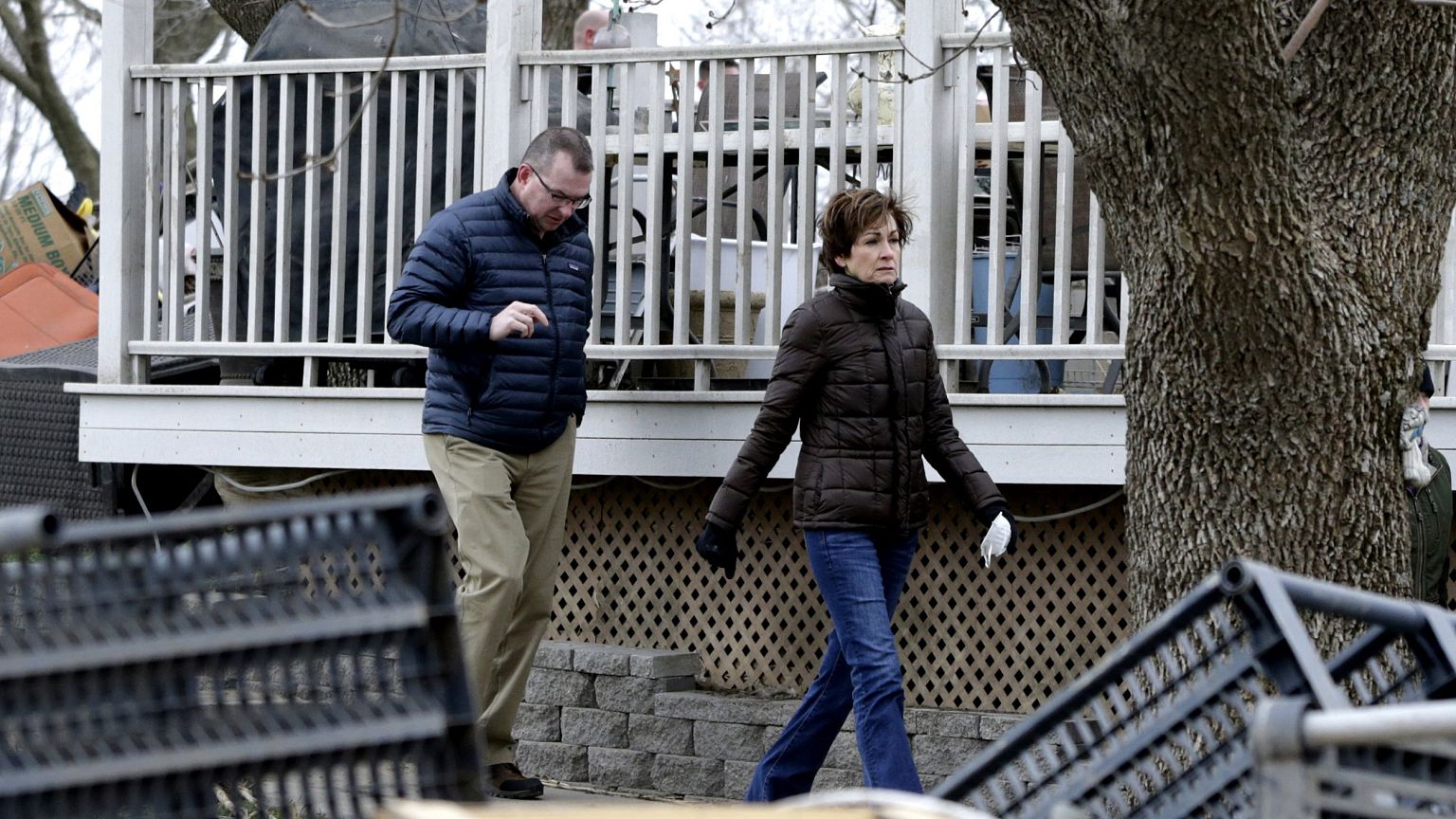 Image: Pete Gaynor, acting administrator for FEMA, left, in Lincoln Ridgevi