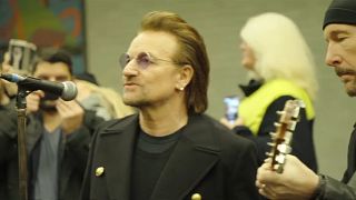 Οι U2 ζωντανά στο μετρό!