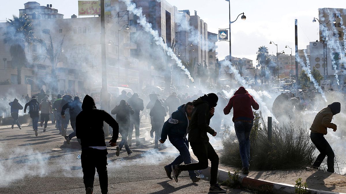 Palestinianos envolvem-se em confrontos com militares israelitas