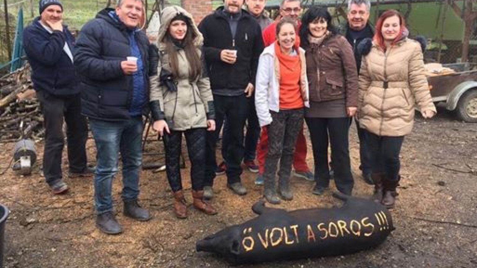 Soros nevét írták a disznóra, amiről képet posztolt egy fideszes képviselő