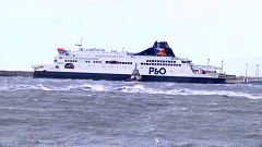 Zátonyra futott egy komp Calais-nál