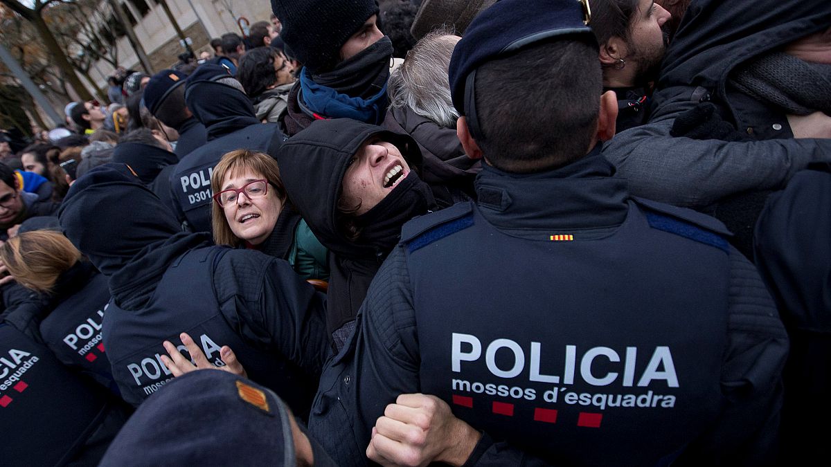 Műkincsek miatt dulakodtak katalán rendőrökkel tüntetők