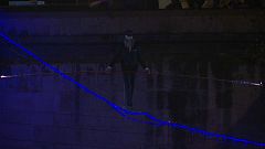 ROMA,  FUNAMBOLO SOSPESO SUL TEVERE 