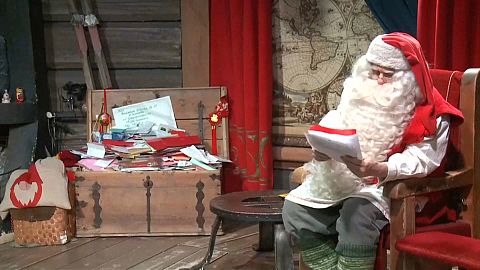  Santa sends his Christmas wishes
