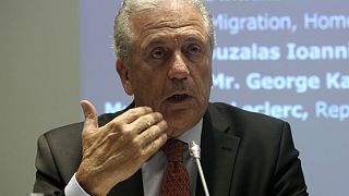 Avramopoulos recusa críticas sobre política de migração da UE