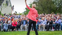 Image: Sen. Elizabeth Warren Holds Labor Day House Party In New Hampshire