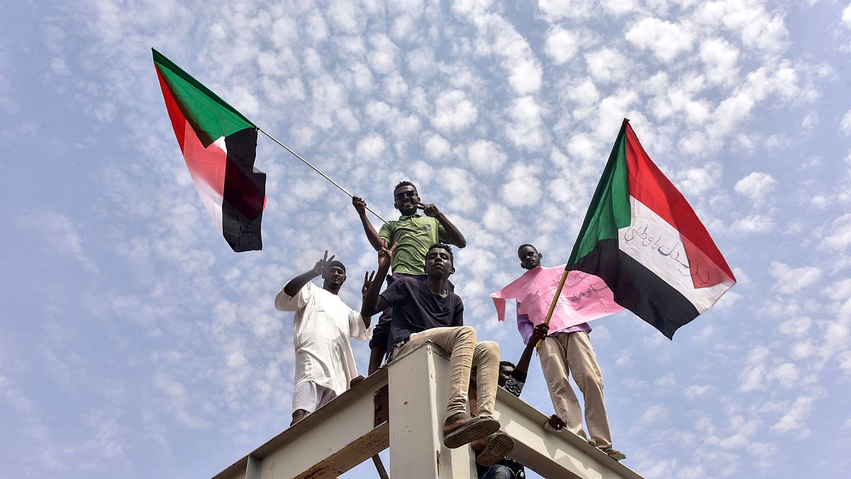 Image: People celebrate the Sudanese government transition to civilian rule