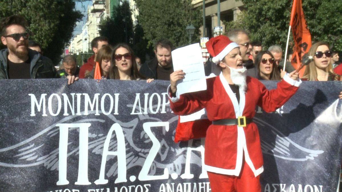 Les Grecs entament une grève générale de 24 heures