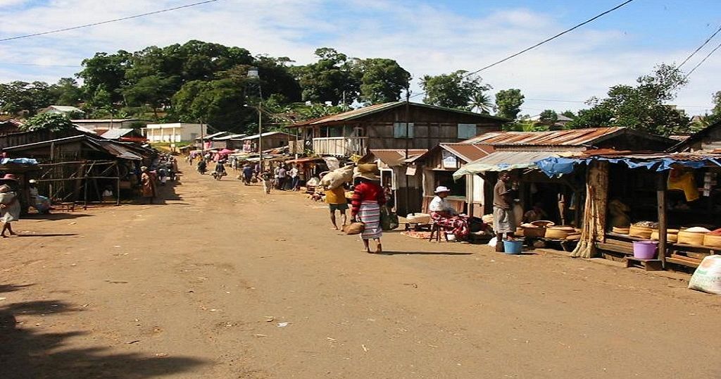 Madagascar des jeunes de Vohipeno vaccinés contre l'intégrisme