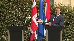 Image: Luxembourg's Prime Minister Xavier Bettel gestures to an empty podiu