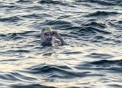 Sarah Thomas became the first person to swim across the English Channel four consecutive times on Tuesday.