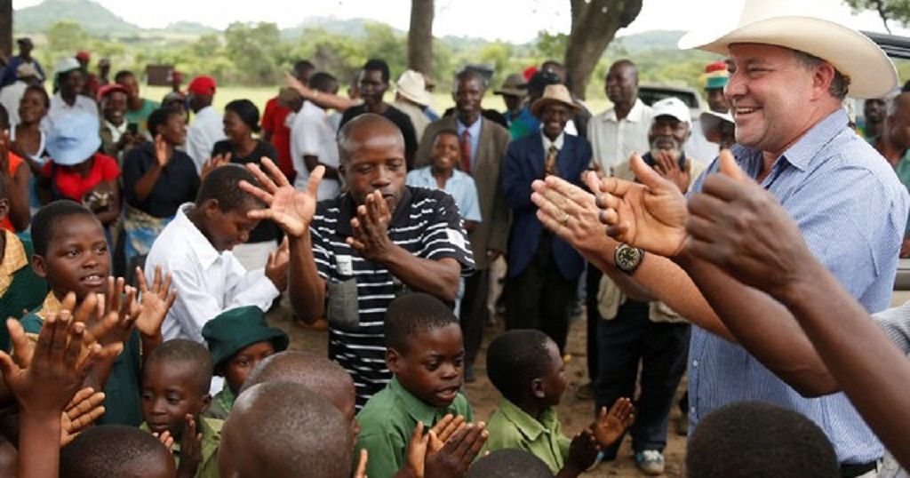 Celebration in Zimbabwe as a white farmer returns to seized land | Africanews