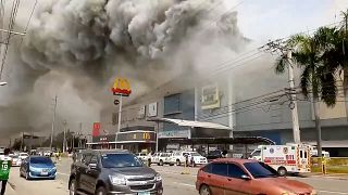 Dozens die in Philippines shopping centre fire