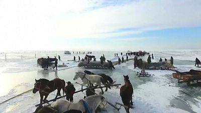 Gefrorener Chagan-See: Eisfischen bei heftigen Minusgraden