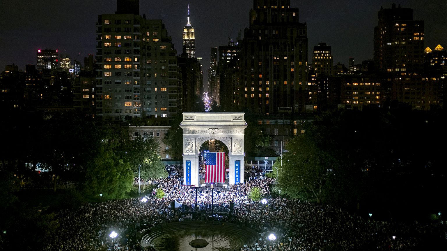 Image: Sen. Elizabeth Warren speaks at a presidential campaign rally in Was