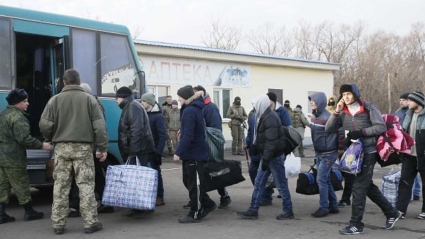 Ukraine crisis: prisoner exchange begins Ukraine crisis: prisoner exchange begins