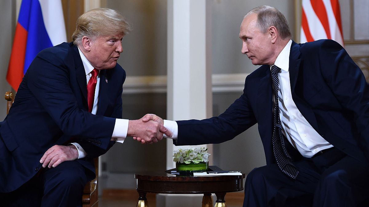 Image: Russian President Vladimir Putin and President Donald Trump shake ha